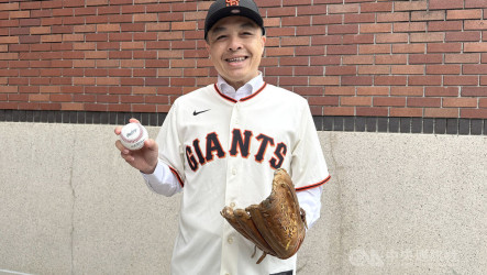 伍志翔施展棒球魂  MLB巨人台灣日開球