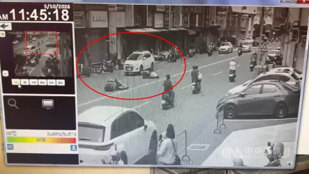 台中機車騎士擦撞單車後倒地　遭汽機車碰撞不治