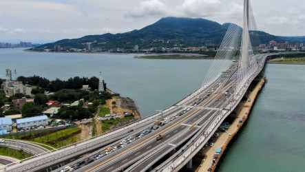 淡江大橋通車首日　4小時雙向交通量2.8萬輛次