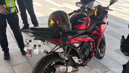 淡江大橋通車前機車硬闖汽車道　警開4罰單並扣車