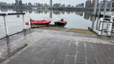 台北大稻埕碼頭跳水救落水翁　文大生遺體尋獲