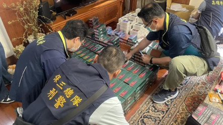 男涉走私菸品販售　高雄警查扣逾4700包加熱菸