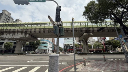 台中街頭夜跑遭鐵絲割傷　市府調監視器追查原因