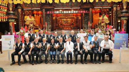 慶安宮贈市立醫院設備  童子瑋提強化醫療品質