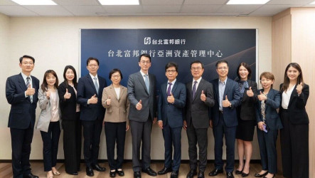 視察高雄專區4業者　金管會：持續鬆綁法規接軌國際