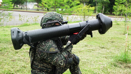 紅隼二型火箭彈再進化　克服爆溫爆壓研製室內發射版