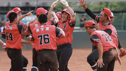 王貞治盃許庭愷超前轟　台東苦戰13局搶勝晉4強