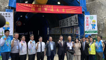 卓榮泰：0到18歲每人每月5000元 訂116年起實施
