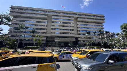 百名運將上街陳情　陳其邁成立計程車諮詢委員會