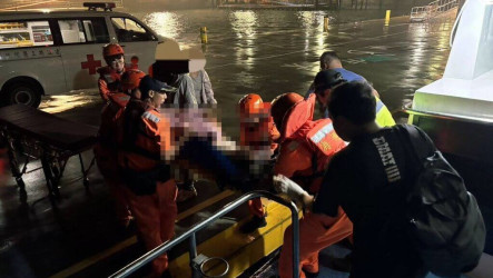 看藍眼淚不慎溺水　男遊客東莒落海送醫不治