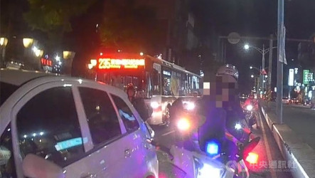 男7案通緝仍毒駕拒檢　新莊警圍捕逮人送辦