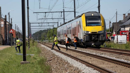比利時驚傳火車撞校車釀4死　2孩童不幸罹難
