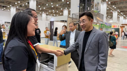 何欣純提設青年局整合資源 江啟臣拋會展經濟專案
