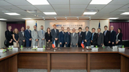 韋德齊拜會吳誠文　盼深化台捷科研合作及供應鏈韌性