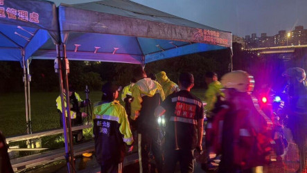 新北強降雨  2男受困新店溪沙洲獲救無恙
