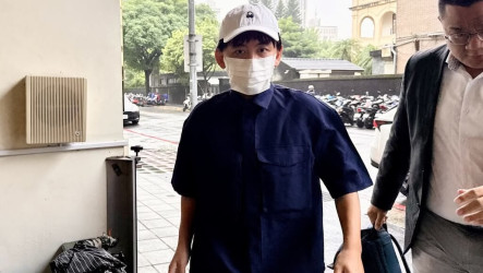 獲判緩刑4年並接受保護管束 黃子佼赴北檢報到