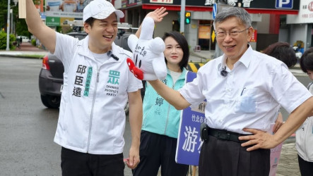 陪邱臣遠路口拜票　柯文哲：竹北市長勢在必得