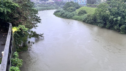 基隆河碇內段疑泡沫污染 檢測暫無異常用水不受影響