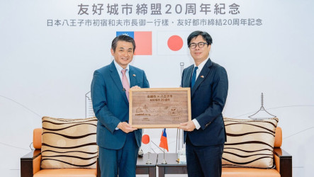 日本八王子市長訪高雄　簽署圖書館合作備忘錄