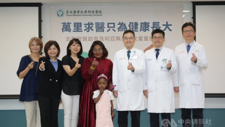 終於可以正常上廁所 無肛症西非女童盼行醫救人