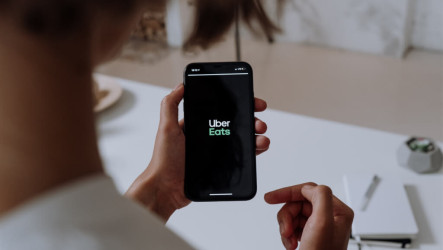 Uber Eats疑遭不法集團當洗錢平台 北檢搜索約談9人