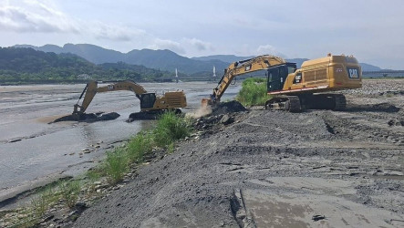 萬里溪堰塞湖黃色警戒　花蓮縣府督導撤離及收容