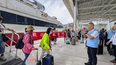 藍色公路客船載330名旅客抵金門　海上接駁拚觀光