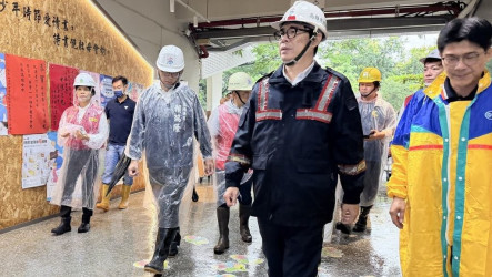 高雄旗山美濃校園淹水　陳其邁勘災指示加速復原