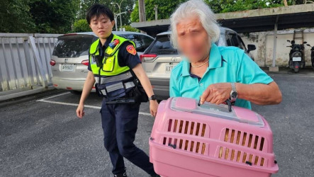 萬里溪堰塞湖警戒撤離暖心插曲  警察姊姊助尋回愛貓