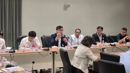 鍾佳濱考察屏東早期工業區缺管理中心 園管局提解方