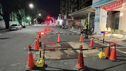 高雄同慶路坑洞　初判自來水管破損已修復回填