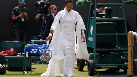 大坂直美溫網首勝　「追殺比爾」白色和服艷驚全場