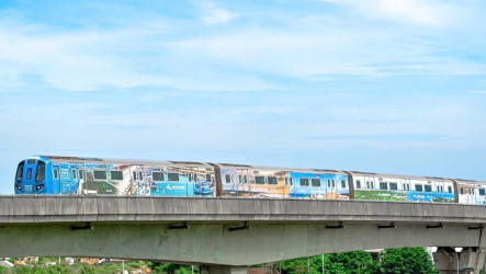 桃捷珍珠海岸彩繪列車啟航　串聯地景藝術展區