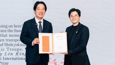 臺灣漫遊錄獲國際布克獎 賴總統親頒300萬獎金