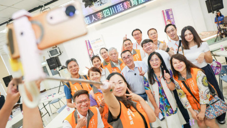 李四川推AI校園小班制　蘇巧慧提補助長輩假牙