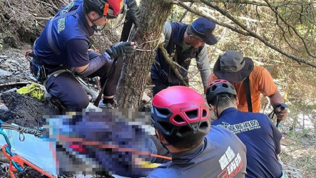 男子登玉山失足跌落50公尺深邊坡  送醫不治