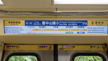 中和新蘆線2列車升級全彩顯示器  4語言秀行車資訊