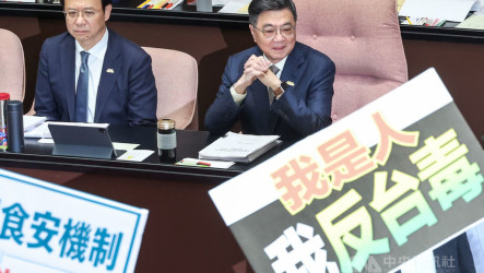 綠委建議北市颱風假股市正常交易　卓榮泰：可研議