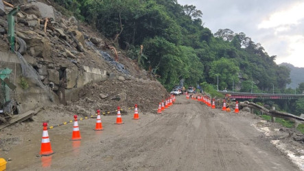 苗62線2.5K崩塌搶修　暫開放緊急單線通行