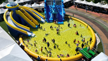 台南再推夏浪祭百公尺滑水道 新添大型氣墊戲水樂園
