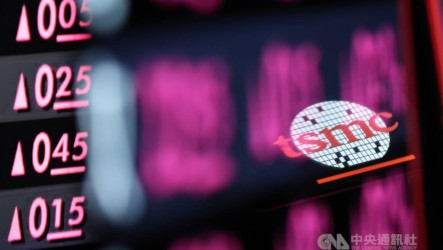 電子權值股領軍反彈　台股早盤漲逾千點重登43000點