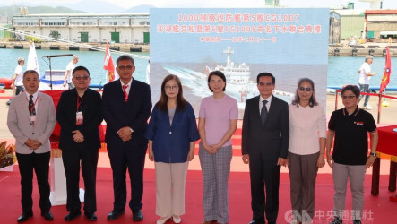 澎湖艦交船基隆艦下水　管碧玲：國艦國造新成果
