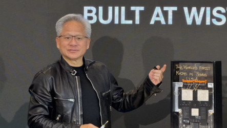 黃仁勳：台廠因智慧信任與美合作　無須拿槍指著台灣的頭