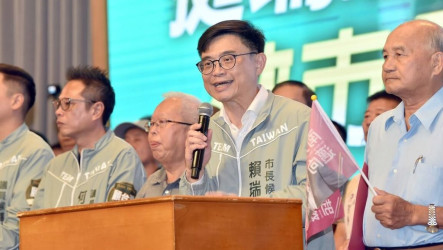 允推人本交通改革　藍綠高雄市長參選人簽署承諾書