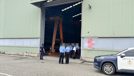 高雄市鋼鐵廠工安意外 工人換浪板從15公尺高跌落亡