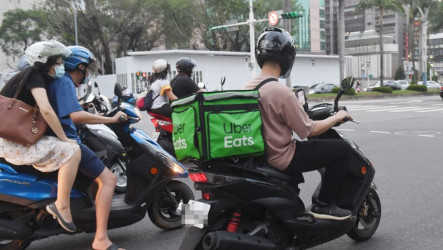 Uber Eats將調整疊單計算　消費者服務費漲4到6元