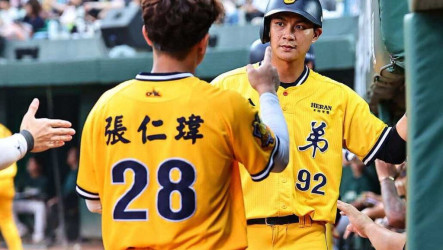 岳政華不想打擊忽冷忽熱　果斷揮棒下半季求穩