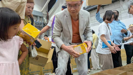 貿協攜安得烈辦童樂會　400人包食物箱送弱勢家庭