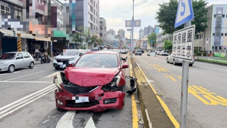 男涉毒駕闖紅燈致4車受損釀3傷 高雄警逮人送辦