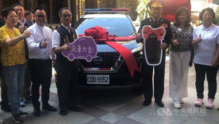 基隆慶安宮捐贈警車　拋磚引玉助守護治安